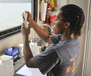 reu student testing water chemistry